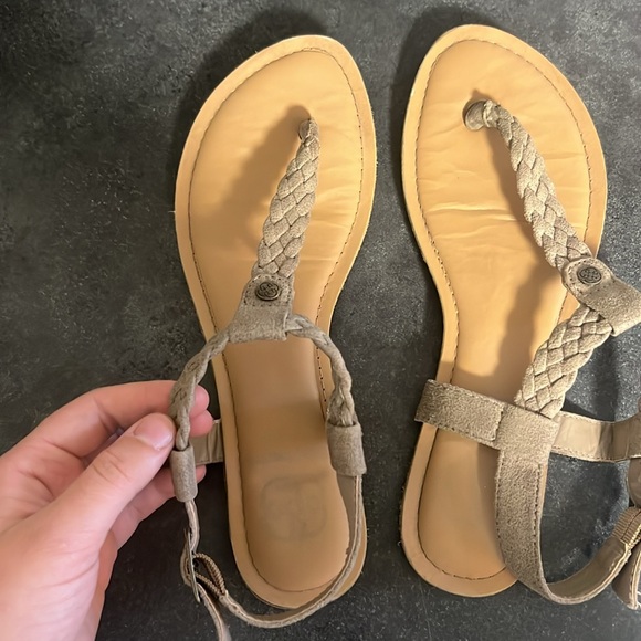 Sandles - Picture 2 of 3